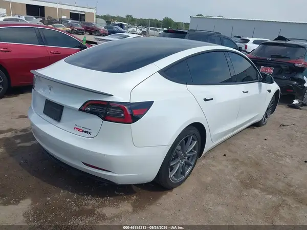 5YJ3E1EB5MF979424 — 2021 Tesla Model 3, фото 4 с аукциона IAAI, Передняя часть справа