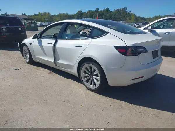 5YJ3E1EA4MF019261 — 2021 Tesla Model 3, фото 3 с аукциона IAAI, Передняя часть