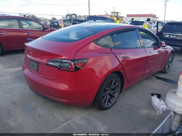 5YJ3E1EAXMF978700 — 2021 Tesla Model 3, фото 4 с аукциона IAAI, REPOSSESSION