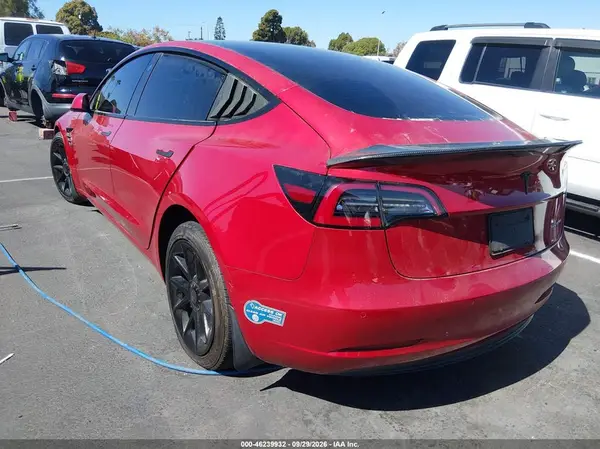 5YJ3E1EB9MF874532 — 2021 Tesla Model 3, фото 3 с аукциона IAAI, Правый бок