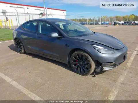 5YJ3E1EC3NF243835 — 2022 Tesla Model 3, Задняя часть, фото до ремонта