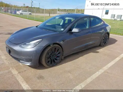 5YJ3E1EC3NF243835 — 2022 Tesla Model 3, фото 2 с аукциона IAAI 20.10.2026, Задняя часть