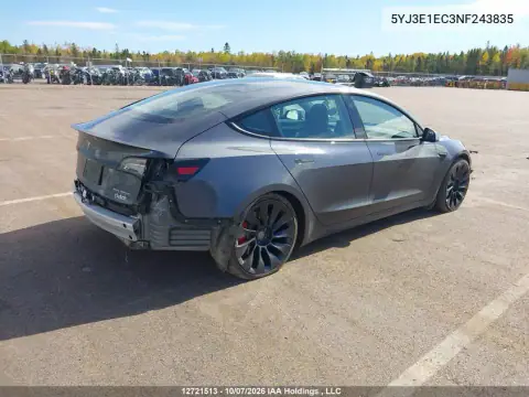 5YJ3E1EC3NF243835 — 2022 Tesla Model 3, фото 4 с аукциона IAAI 20.10.2026, Задняя часть