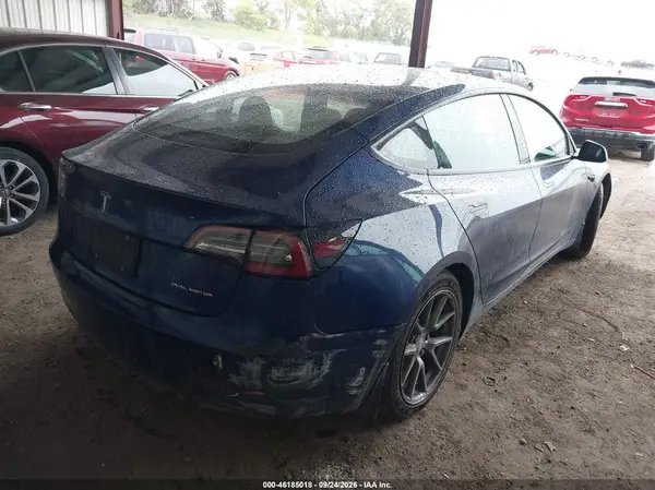 5YJ3E1EB0NF145403 — 2022 Tesla Model 3, фото 4 с аукциона IAAI, Левый бок
