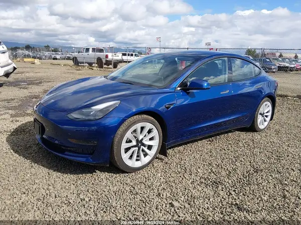 5YJ3E1EB4NF108905 — 2022 Tesla Model 3, фото 2 с аукциона IAAI, Правый бок