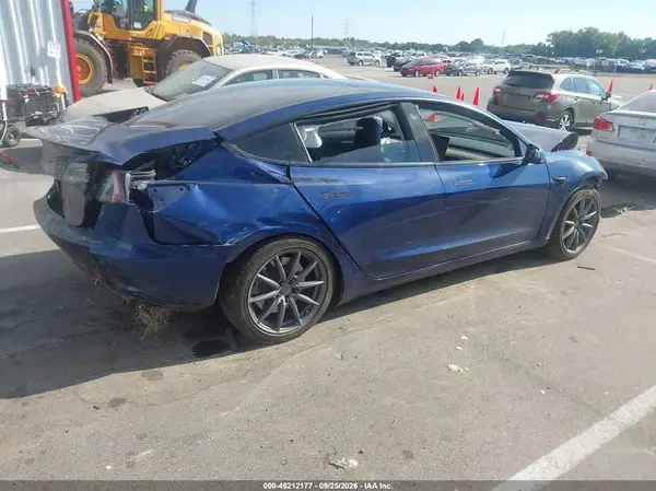 5YJ3E1EA5NF189355 — 2022 Tesla Model 3, фото 4 с аукциона IAAI, Повреждения со всех сторон