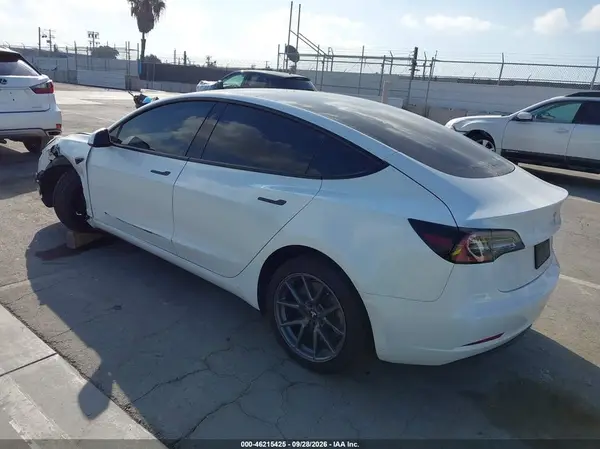 5YJ3E1EB0NF359629 — 2022 Tesla Model 3, фото 3 с аукциона IAAI 14.10.2026, Передняя часть слева