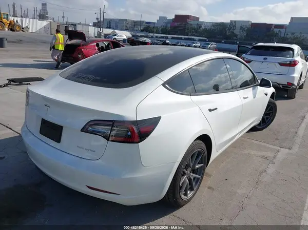 5YJ3E1EB0NF359629 — 2022 Tesla Model 3, фото 4 с аукциона IAAI 14.10.2026, Передняя часть слева