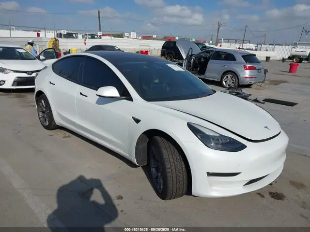 5YJ3E1EB0NF359629 — 2022 Tesla Model 3, Передняя часть слева (Left Front), фото до ремонта