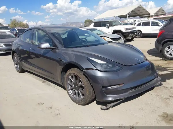 5YJ3E1EB8NF255812 — 2022 Tesla Model 3, Передняя часть слева (Left Front), фото до ремонта