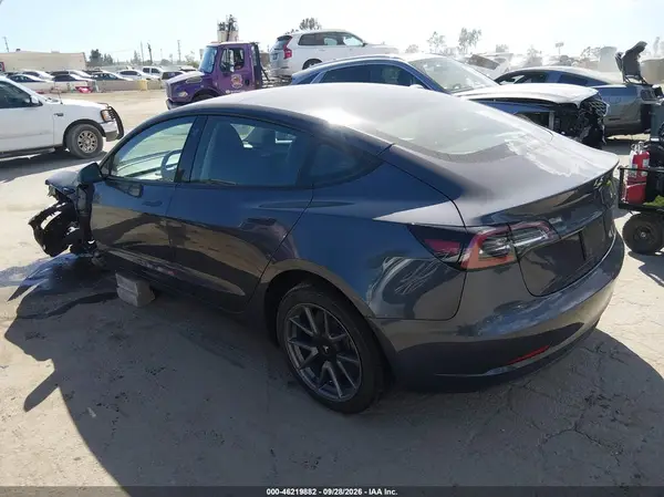 5YJ3E1EB8NF255812 — 2022 Tesla Model 3, фото 3 с аукциона IAAI, Передняя часть слева