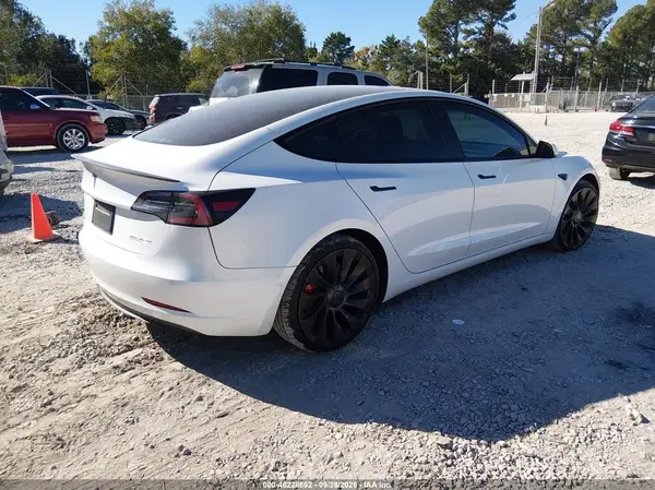 5YJ3E1EC3NF315293 — 2022 Tesla Model 3, фото 4 с аукциона IAAI, Задняя часть слева