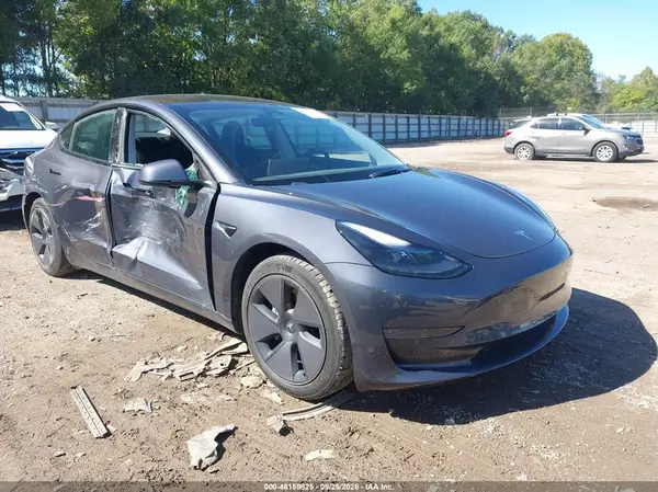 5YJ3E1EA3PF671745 — 2023 Tesla Model 3, Правый бок (Right Side), фото до ремонта