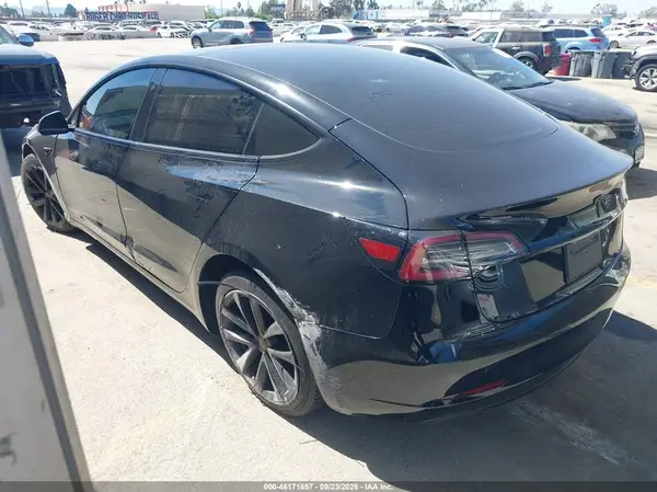 5YJ3E1EAXPF459215 — 2023 Tesla Model 3, фото 3 с аукциона IAAI, Левый бок