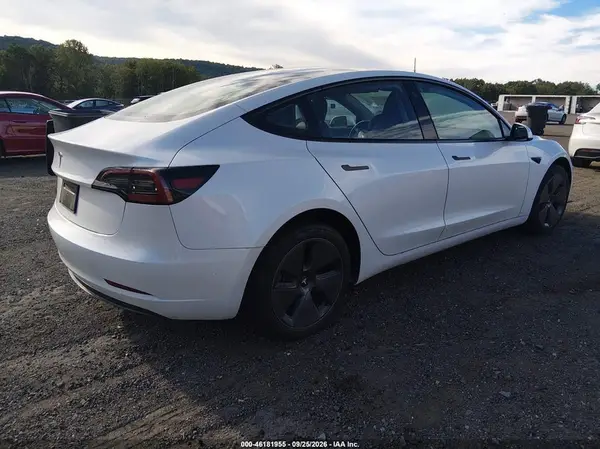 5YJ3E1EA3PF640365 — 2023 Tesla Model 3, фото 4 с аукциона IAAI, Подтопление