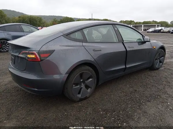 5YJ3E1EA5PF625043 — 2023 Tesla Model 3, фото 4 с аукциона IAAI 09.10.2026, Подтопление