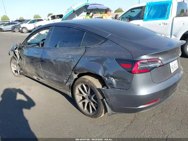 5YJ3E1EA1PF465291 — 2023 Tesla Model 3, фото 3 с аукциона IAAI, LEFT & RIGHT SIDE