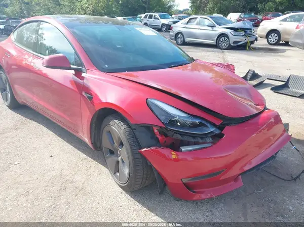5YJ3E1EA3PF438092 — 2023 Tesla Model 3, Передняя часть слева (Left Front), фото до ремонта