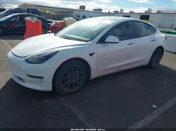 5YJ3E1EAXPF621828 — 2023 Tesla Model 3, фото 2 с аукциона IAAI, Передняя часть