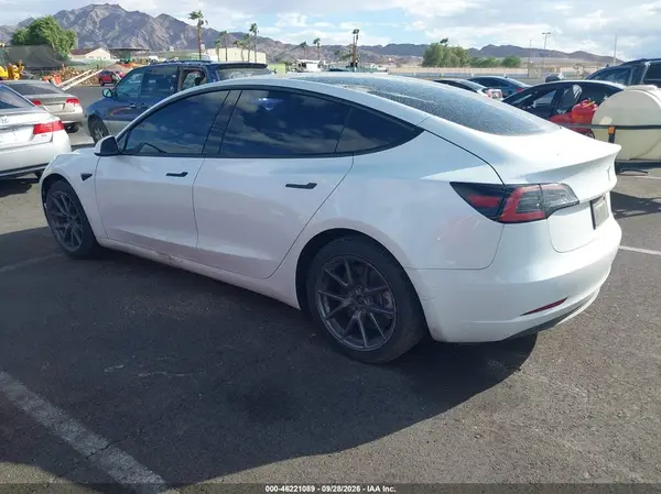 5YJ3E1EAXPF621828 — 2023 Tesla Model 3, фото 3 с аукциона IAAI, Передняя часть