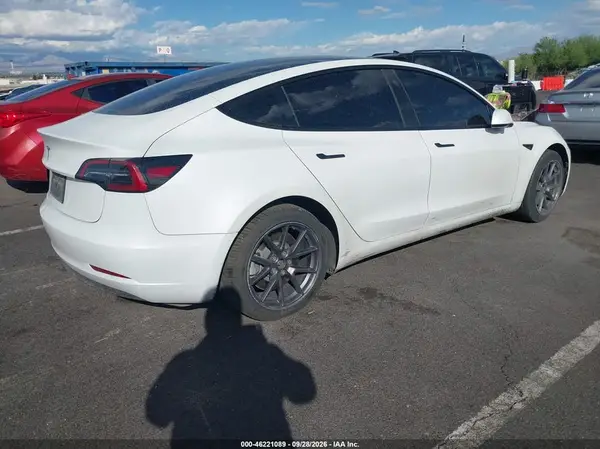 5YJ3E1EAXPF621828 — 2023 Tesla Model 3, фото 4 с аукциона IAAI, Передняя часть