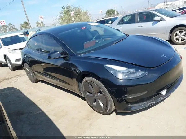 5YJ3E1EA7PF463142 — 2023 Tesla Model 3, Передняя часть слева (Left Front), фото до ремонта