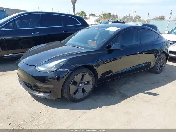 5YJ3E1EA7PF463142 — 2023 Tesla Model 3, фото 2 с аукциона IAAI, Передняя часть слева