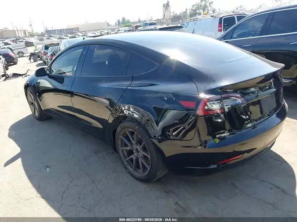 5YJ3E1EA7PF463142 — 2023 Tesla Model 3, фото 3 с аукциона IAAI, Передняя часть слева