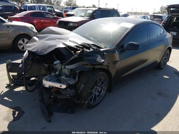 5YJ3E1EA7PF512968 — 2023 Tesla Model 3, фото 2 с аукциона IAAI, Передняя часть