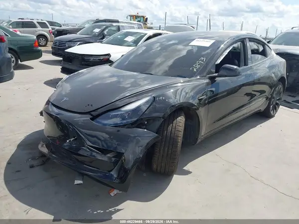 5YJ3E1EC4PF592893 — 2023 Tesla Model 3, фото 2 с аукциона IAAI, Передняя часть