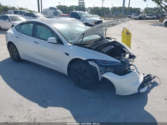 2024 Tesla MODEL 3 VIN 5YJ3E1EAXRF797586 фото 1