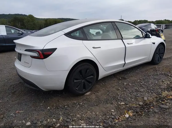 5YJ3E1EB5RF844547 — 2024 Tesla Model 3, фото 4 с аукциона IAAI, Подтопление