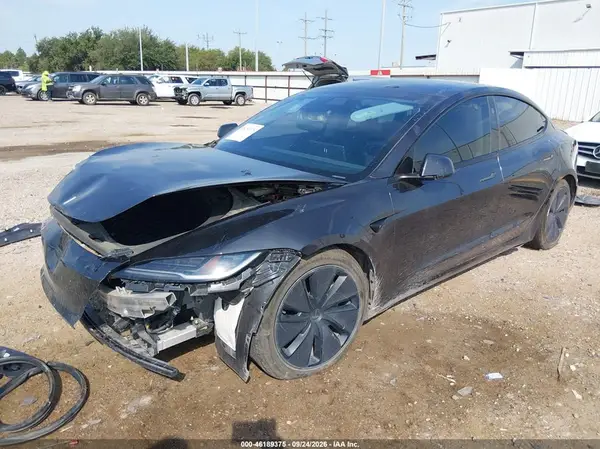 5YJ3E1EB2RF801199 — 2024 Tesla Model 3, фото 2 с аукциона IAAI, Передняя часть