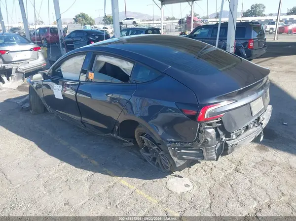 5YJ3E1EB6RF813341 — 2024 Tesla Model 3, фото 3 с аукциона IAAI, Повреждения со всех сторон