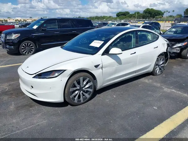 5YJ3E1EA7RF750239 — 2024 Tesla Model 3, фото 2 с аукциона IAAI, Левый бок