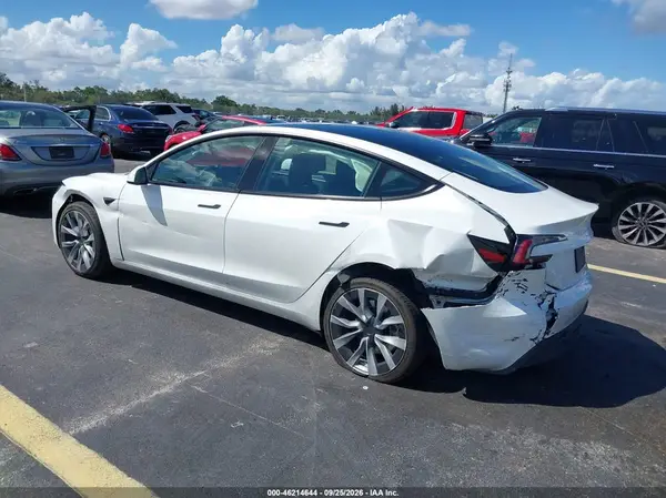 5YJ3E1EA7RF750239 — 2024 Tesla Model 3, фото 3 с аукциона IAAI, Левый бок