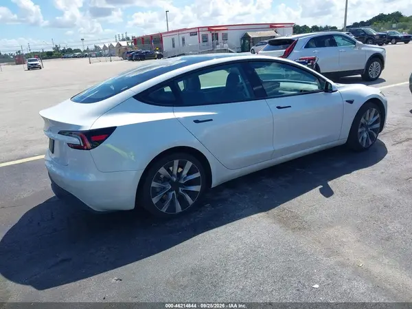 5YJ3E1EA7RF750239 — 2024 Tesla Model 3, фото 4 с аукциона IAAI, Левый бок