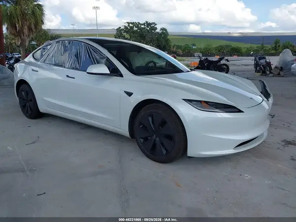 5YJ3E1EB9RF770002 — 2024 Tesla Model 3, Передняя часть слева (Left Front), фото до ремонта