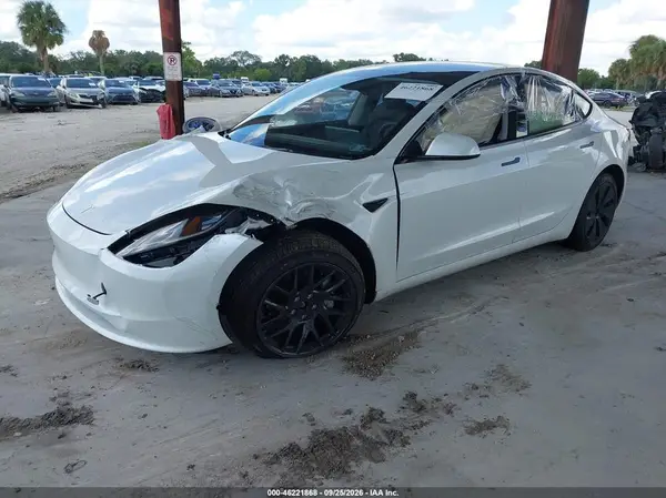 5YJ3E1EB9RF770002 — 2024 Tesla Model 3, фото 2 с аукциона IAAI, Передняя часть слева