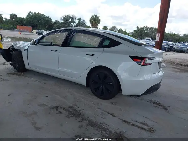 5YJ3E1EB9RF770002 — 2024 Tesla Model 3, фото 3 с аукциона IAAI, Передняя часть слева