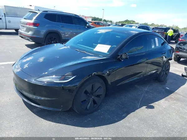 5YJ3E1EA3RF727041 — 2024 Tesla Model 3, фото 2 с аукциона IAAI, Задняя часть слева
