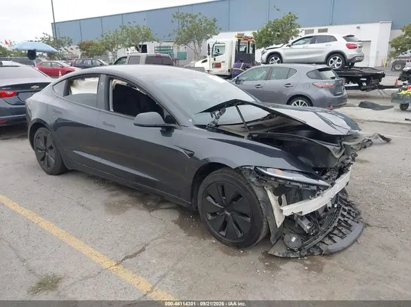 5YJ3E1EA6SF039735 — 2025 Tesla Model 3, Передняя часть (Front End), фото до ремонта