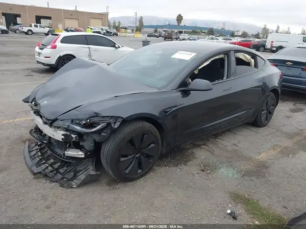 5YJ3E1EA6SF039735 — 2025 Tesla Model 3, фото 2 с аукциона IAAI, Передняя часть