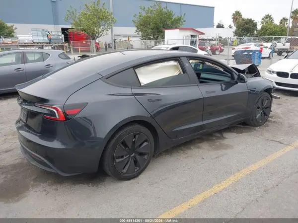 5YJ3E1EA6SF039735 — 2025 Tesla Model 3, фото 4 с аукциона IAAI, Передняя часть