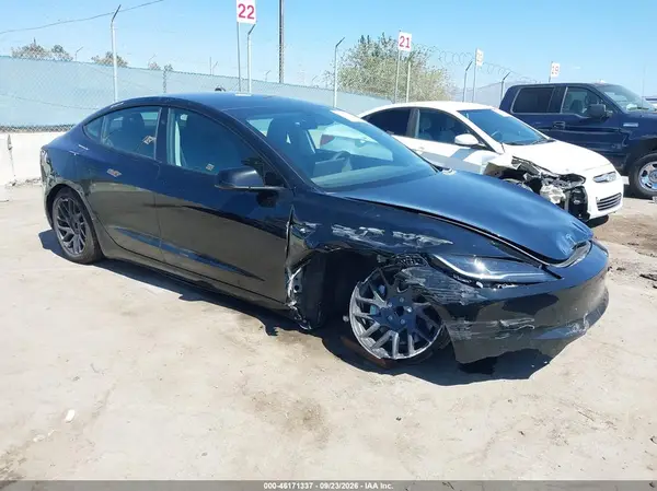 5YJ3E1EA5SF980920 — 2025 Tesla Model 3, Передняя часть справа (Right Front), фото до ремонта