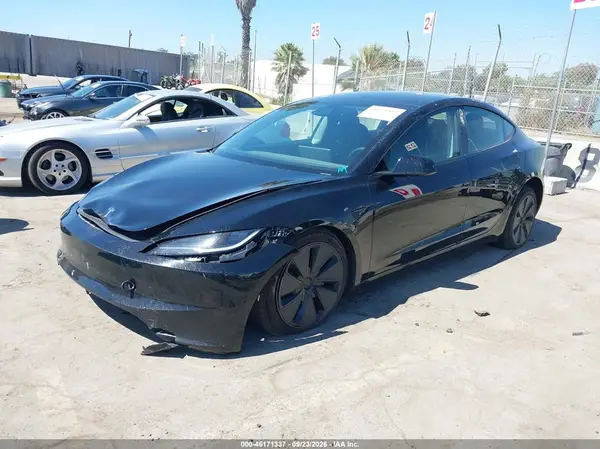 5YJ3E1EA5SF980920 — 2025 Tesla Model 3, фото 2 с аукциона IAAI, Передняя часть справа