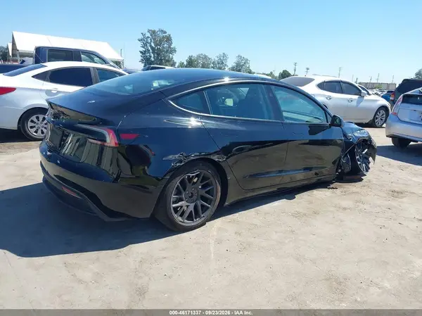 5YJ3E1EA5SF980920 — 2025 Tesla Model 3, фото 4 с аукциона IAAI, Передняя часть справа