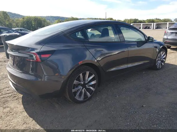 5YJ3E1EA1SF040680 — 2025 Tesla Model 3, фото 4 с аукциона IAAI, Подтопление