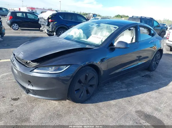 5YJ3E1EAXSF970707 — 2025 Tesla Model 3, фото 2 с аукциона IAAI, Передняя часть