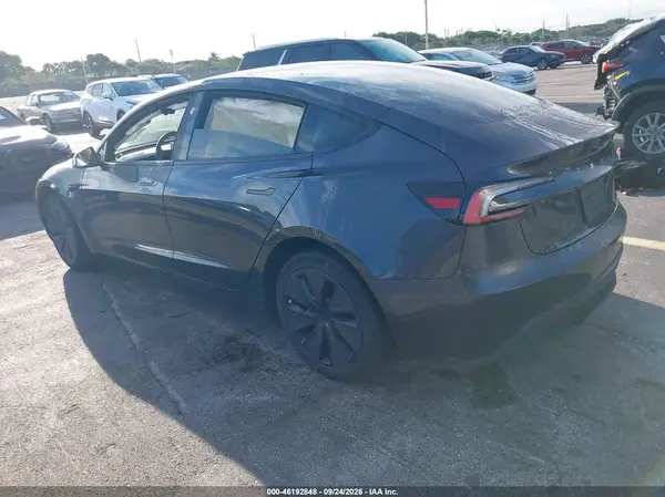 5YJ3E1EAXSF970707 — 2025 Tesla Model 3, фото 3 с аукциона IAAI, Передняя часть